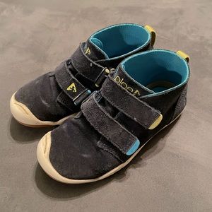 Plae kid's shoes, size 12.5